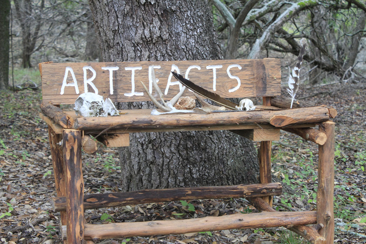 Western Hiking Trail (Artifacts Bench)