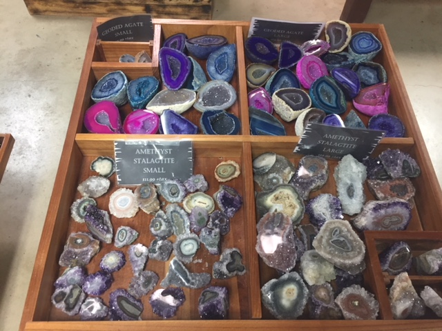 Gift-Rock Shop (Amethyst Geodes)